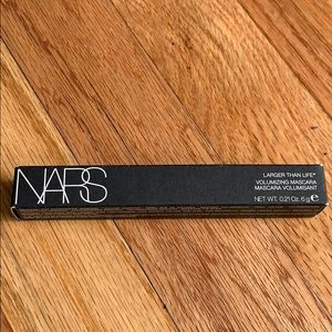 Larger Than Life Volumizing Mascara